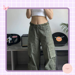 Người mẫu mặc quần áo nữ FoureLabel với outfit tối giản, dễ phối, giúp xây dựng tủ đồ thông minh và mặc đẹp mỗi ngày.