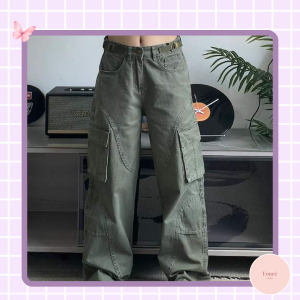 Người mẫu mặc quần áo nữ FoureLabel với outfit tối giản, dễ phối, giúp xây dựng tủ đồ thông minh và mặc đẹp mỗi ngày.