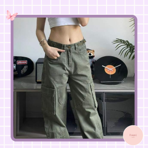 Người mẫu mặc quần áo nữ FoureLabel với outfit tối giản, dễ phối, giúp xây dựng tủ đồ thông minh và mặc đẹp mỗi ngày.