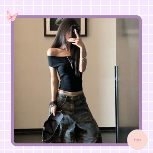 Người mẫu mặc quần áo nữ FoureLabel với outfit tối giản, dễ phối, giúp xây dựng tủ đồ thông minh và mặc đẹp mỗi ngày.