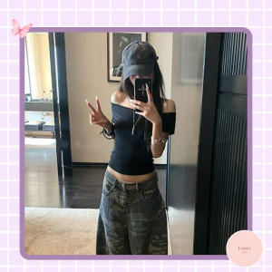 Người mẫu mặc quần áo nữ FoureLabel với outfit tối giản, dễ phối, giúp xây dựng tủ đồ thông minh và mặc đẹp mỗi ngày.