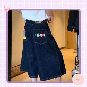 Người mẫu mặc quần áo nữ FoureLabel với outfit tối giản, dễ phối, giúp xây dựng tủ đồ thông minh và mặc đẹp mỗi ngày.