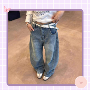 Người mẫu mặc quần áo nữ FoureLabel với outfit tối giản, dễ phối, giúp xây dựng tủ đồ thông minh và mặc đẹp mỗi ngày.