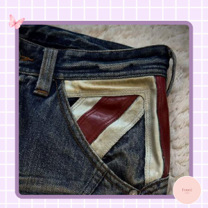 Người mẫu mặc quần áo nữ FoureLabel với outfit tối giản, dễ phối, giúp xây dựng tủ đồ thông minh và mặc đẹp mỗi ngày.
