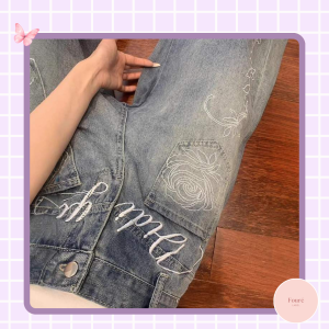 Người mẫu mặc quần áo nữ FoureLabel với outfit tối giản, dễ phối, giúp xây dựng tủ đồ thông minh và mặc đẹp mỗi ngày.