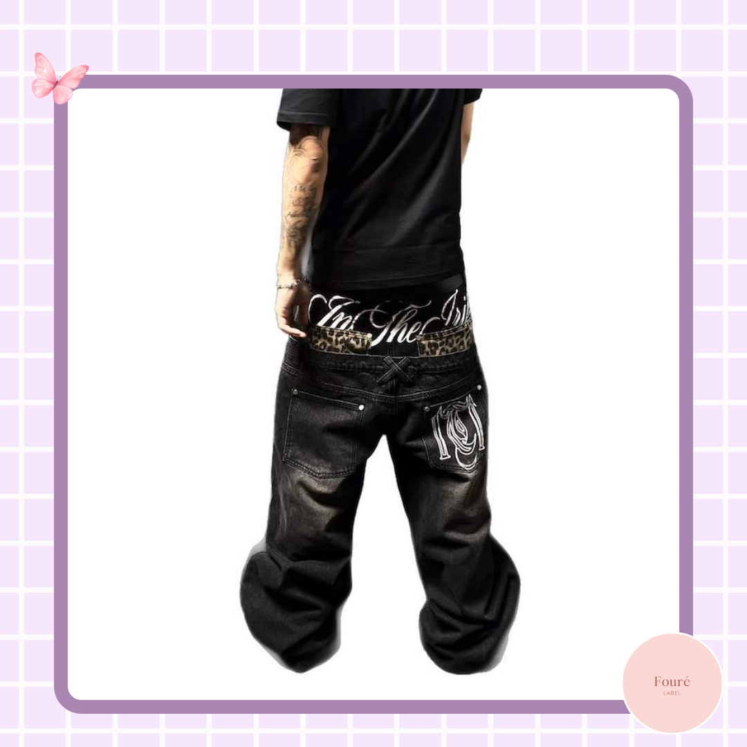 Người mẫu mặc quần áo nữ FoureLabel với outfit tối giản, dễ phối, giúp xây dựng tủ đồ thông minh và mặc đẹp mỗi ngày.