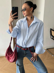 Mẫu quần áo nữ FoureLabel phong cách tối giản với áo sơ mi, quần suông và gam màu trung tính, phù hợp mặc hằng ngày.