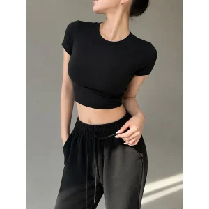 Croptop mặc mùa hè
